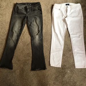 2 pairs of American Eagle pants size 10
